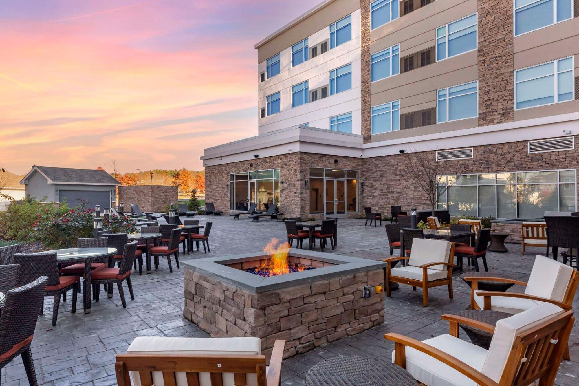 Cambria Hotel Manchester South Windsor Eksteriør bilde